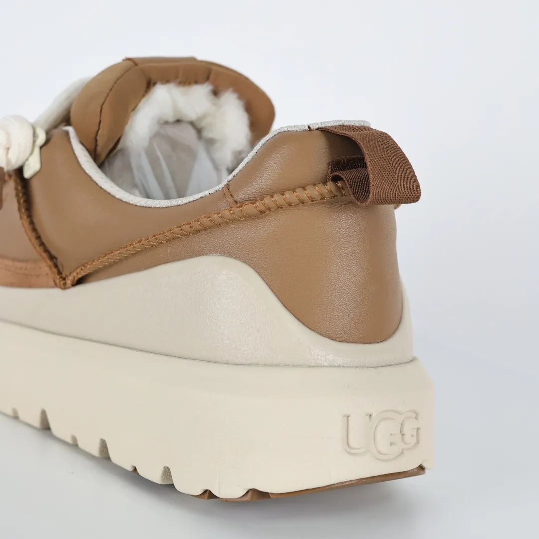 Copy price 💰700 Core recommendation Good price It is a very suitable choice for home furnishings. In recent years, uug has launched a series of styles, which are partial to the preferences of young consumers and have also moved to the forefront of fashion trends. Shoe body material: water-repellent coated suede upper, 17mm UGGPURE™ implantable wool insole, lightweight non-slip and comfortable rubber outsole, with brand LOGO and trademark, with full packaging. Size: 35 36 37 38 39 40 41 42 43 44 45